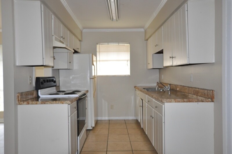 Building Photo - 111 Antoinette St