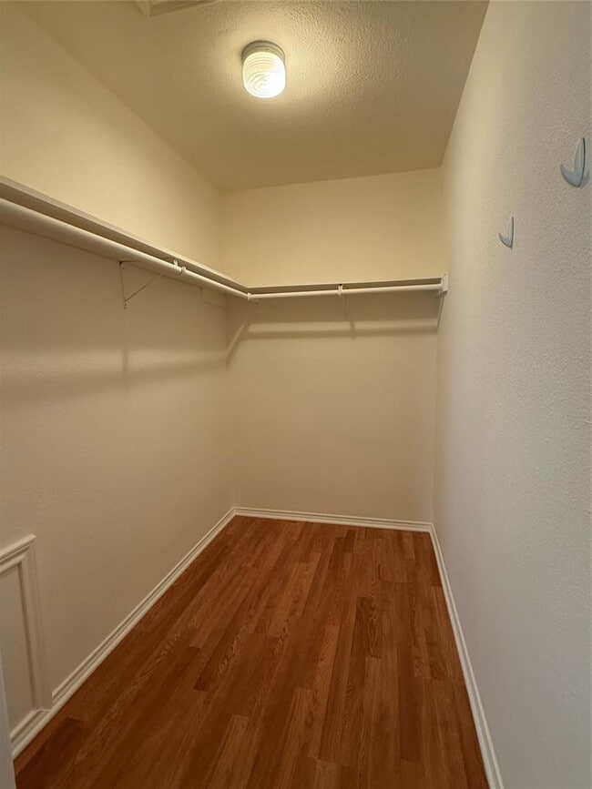 Building Photo - 314 Raintree Dr