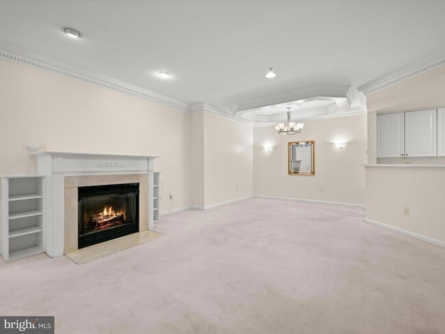 Building Photo - 10713 Symphony Way