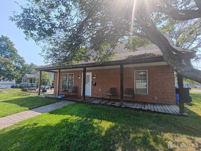 Primary Photo - 6 Albert Ave