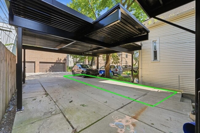 Building Photo - 1349 N Leavitt St