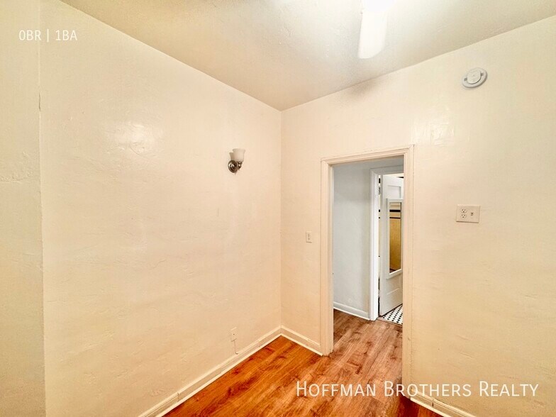 Building Photo - 608 S Dunsmuir Ave