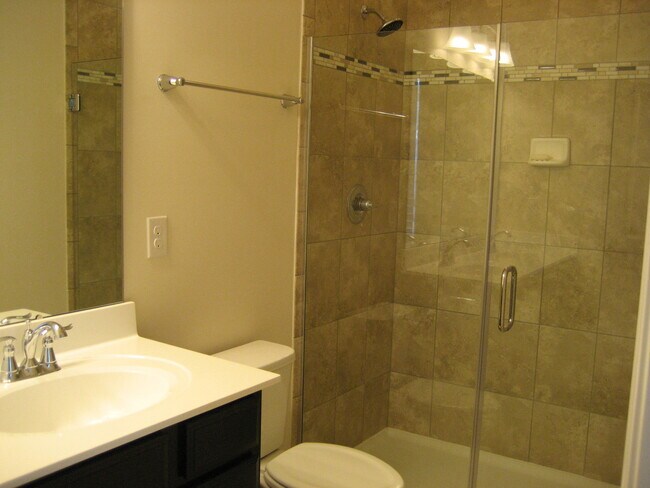 Building Photo - 360 Spring Hill Pl