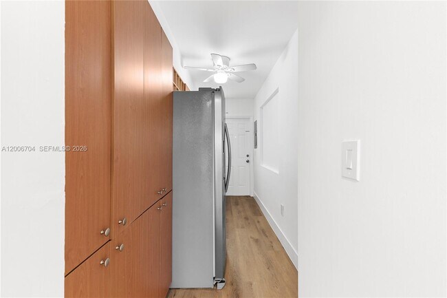 Building Photo - 1450 NE 171 St