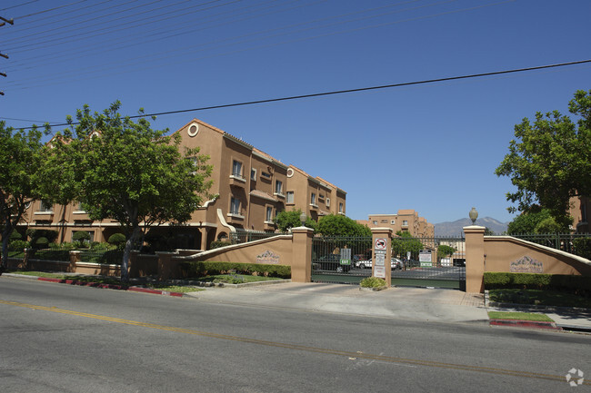 Building Photo - Broadway Village