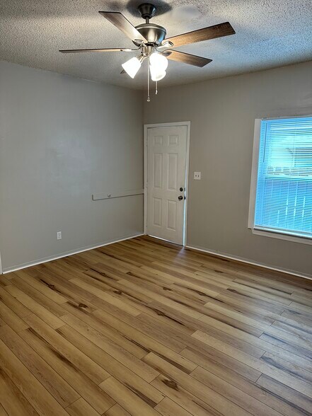 Building Photo - 219 N Carys Ln