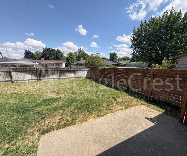 Building Photo - Three Bedroom, Two Bathroom House plus bon...