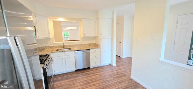 Building Photo - 6008 Raina Dr