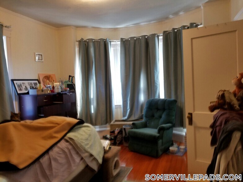 Building Photo - 163 Summer St