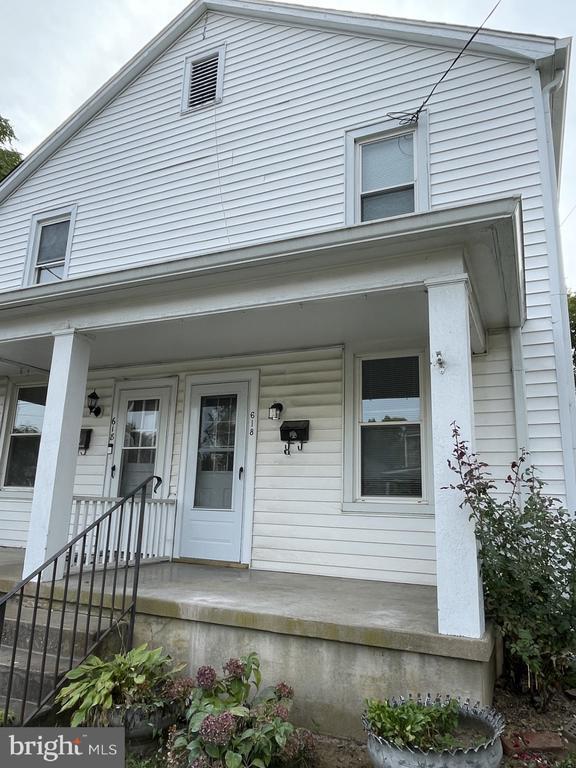 Building Photo - 618 Wolfe St