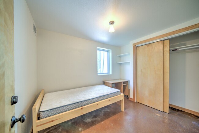 Building Photo - 2225 Blake St