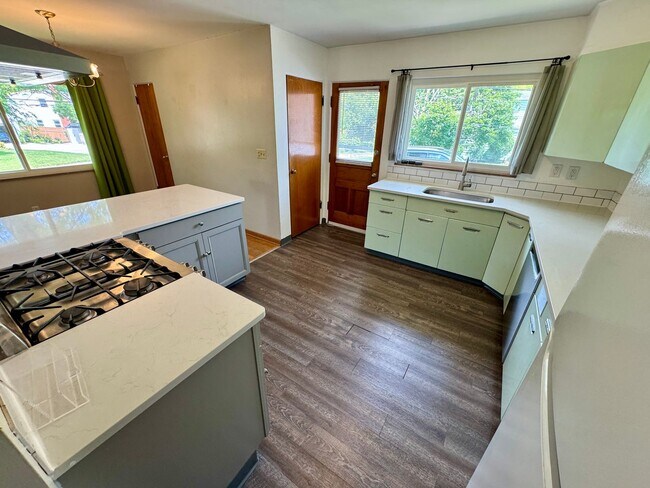 Building Photo - 3 Bedroom - Upper Arlington