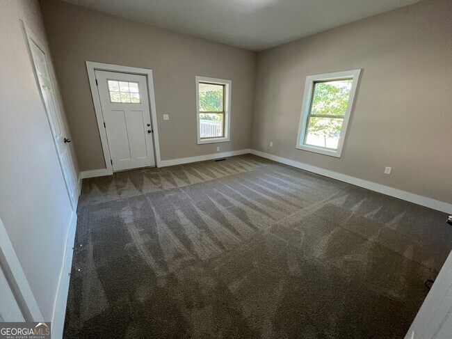 Building Photo - 6104 Blair St NE