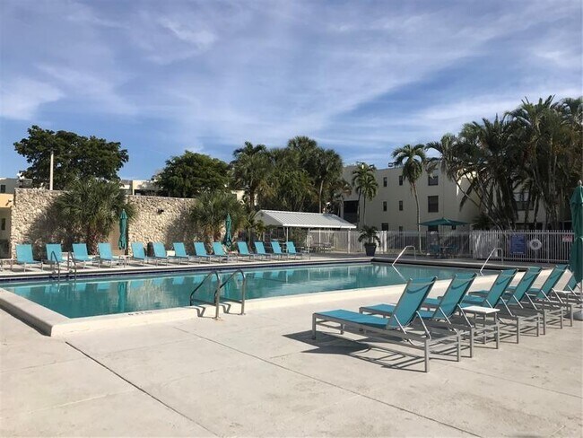 Building Photo - 20350 W Country Club Dr