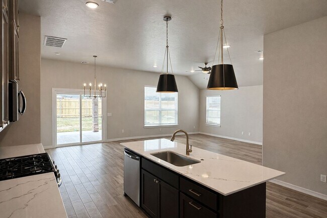 Building Photo - Brand New 3 Bed Home in Edmond with Designer Finishes