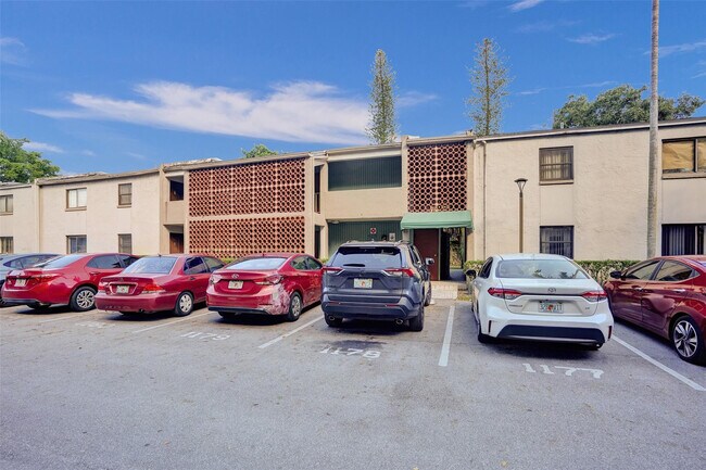 Building Photo - 4218 Inverrary Blvd