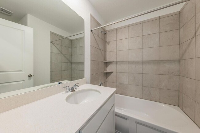 Building Photo - 602 Waterway Ave