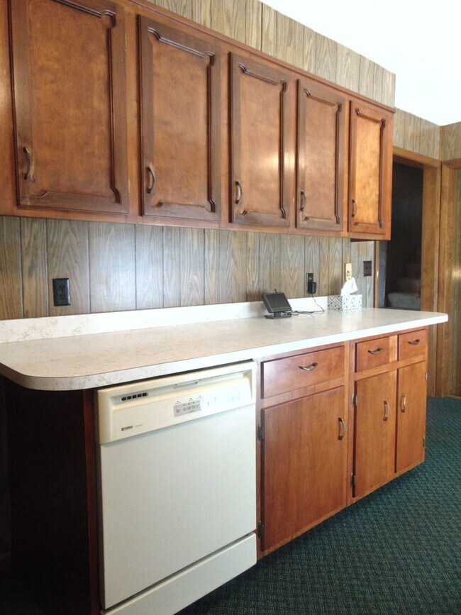 Building Photo - Fayette Family Farm House!