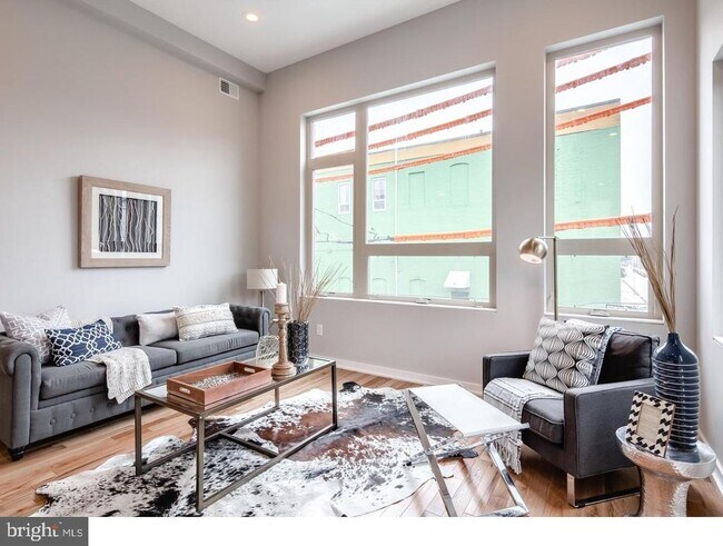 Building Photo - 1842 E Cumberland St