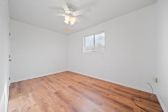 Building Photo - 570 S Yaqui Dr