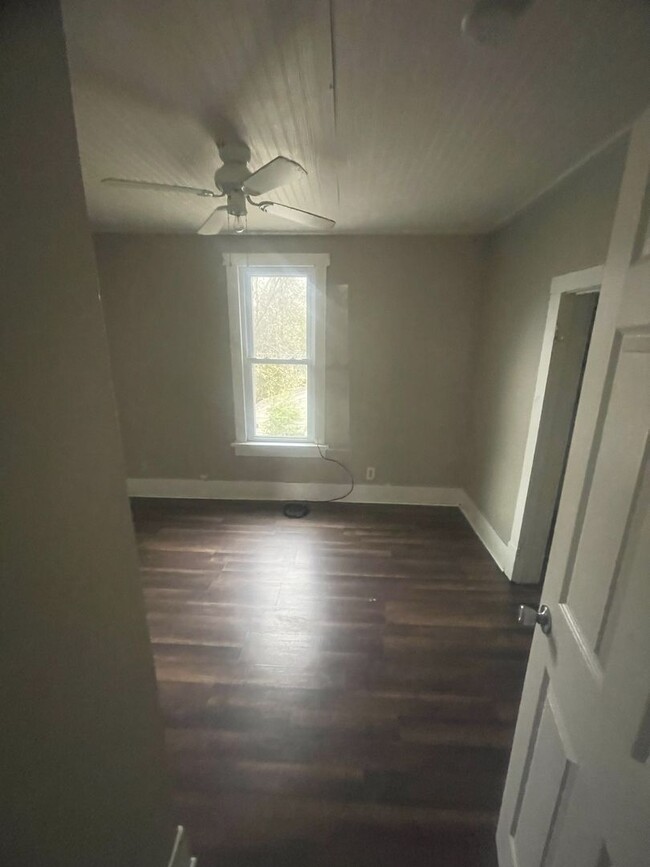 Building Photo - 2 Bedroom 1 Bathroom House Section 8 Accep...