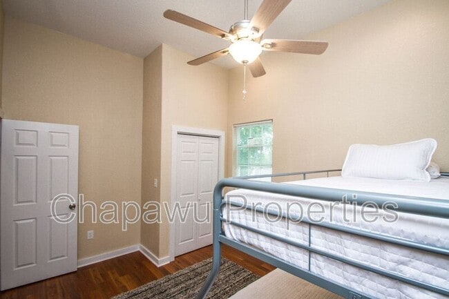 Building Photo - 121 Douglas Way St