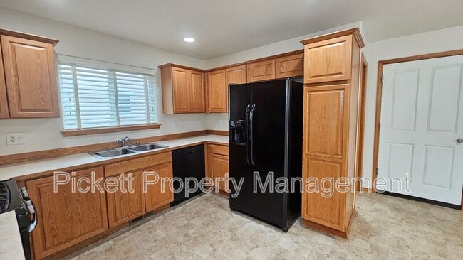Building Photo - 7025 Stourbridge Pl NE