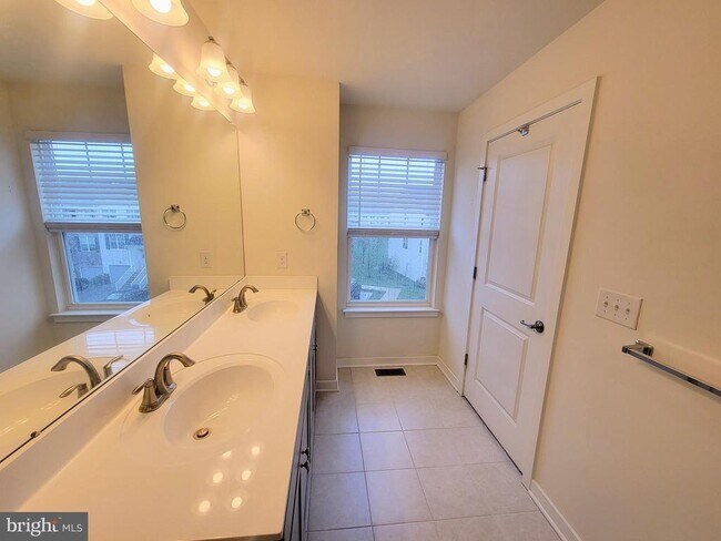 Building Photo - 1842 Boulder Dr