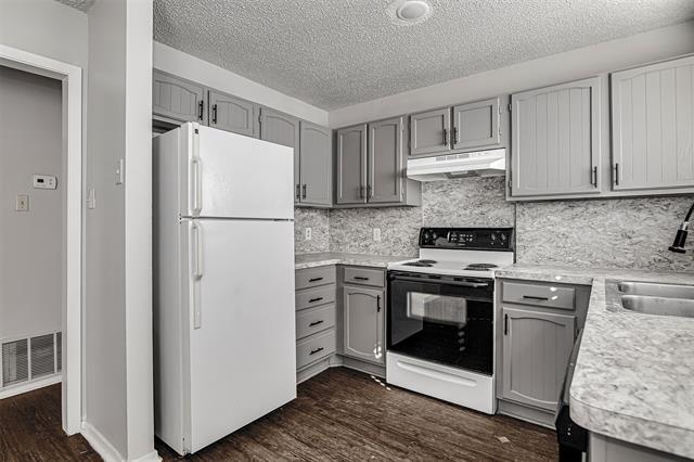 Building Photo - 1403 Courtney Pl