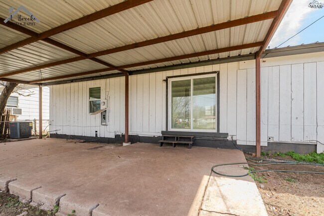 Building Photo - 1624 Sunnyside Ln