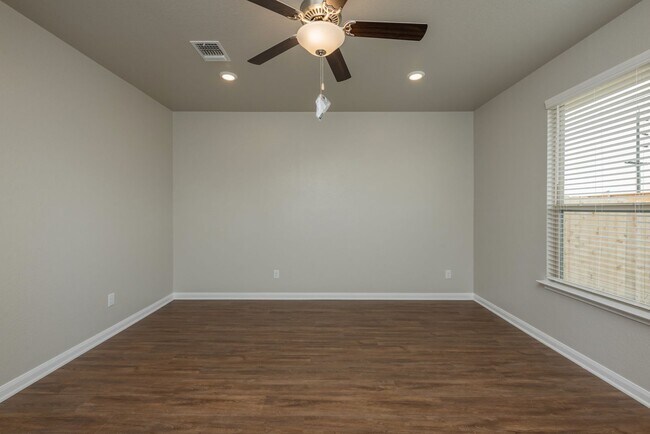 Building Photo - Beautifully designed and thoughtfully main...