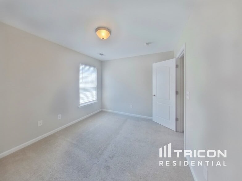 Building Photo - 748 Overton Ridge Way