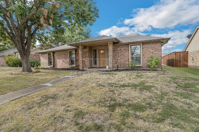 Building Photo - 2804 Red River St