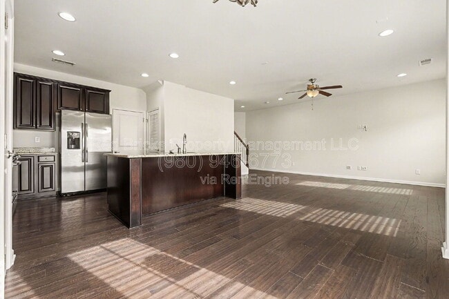 Building Photo - 727 Dynamo St NW