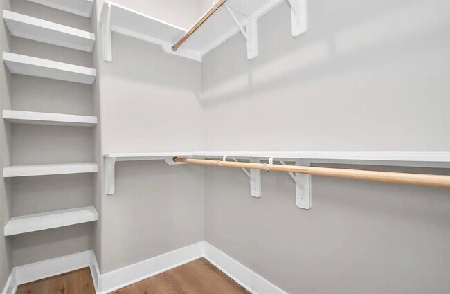 Building Photo - 410 E 41st St