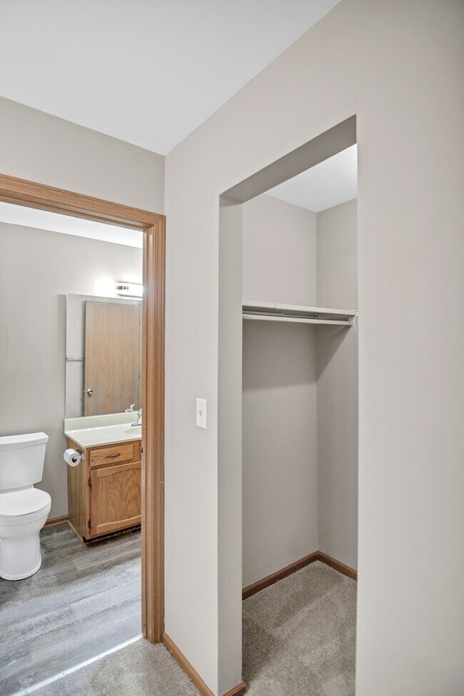 Building Photo - 737 Candleridge Ct