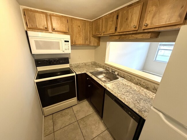 Building Photo - 7009 Waterside Dr