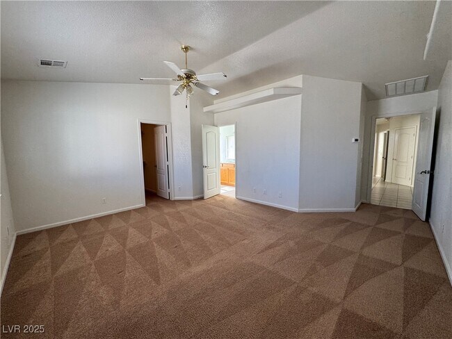 Building Photo - 5421 N Fleetwood Pl