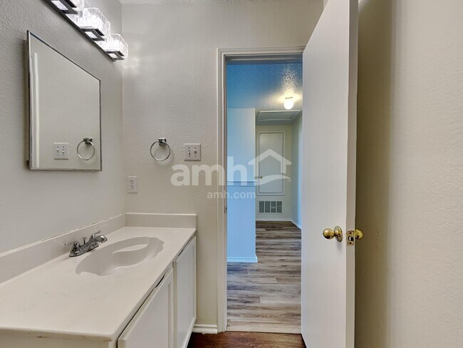 Building Photo - 1039 Mazourka Dr