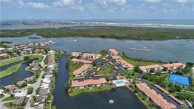 Building Photo - 6101 SE Landing Way