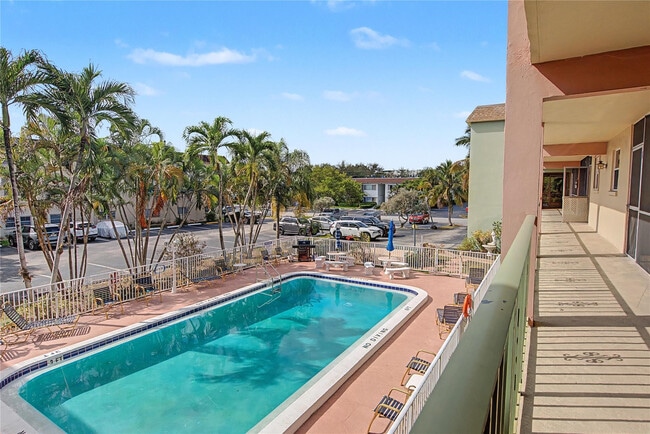 Building Photo - 100 SE 6th Ave