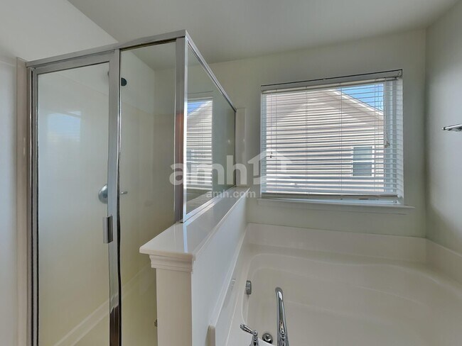 Building Photo - 3013 Corrona Ln