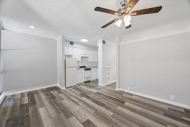 Building Photo - 1901 Whitney St