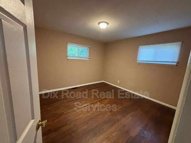 Building Photo - 5441 Bayside Dr