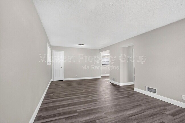 Building Photo - 273 Roderick Dr