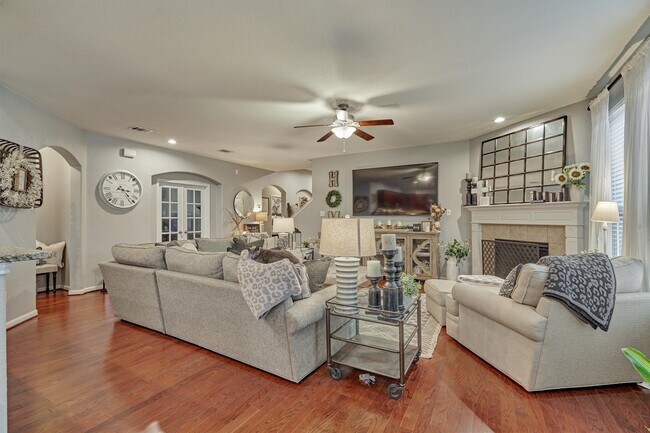 Building Photo - 204 Forest Peak Way