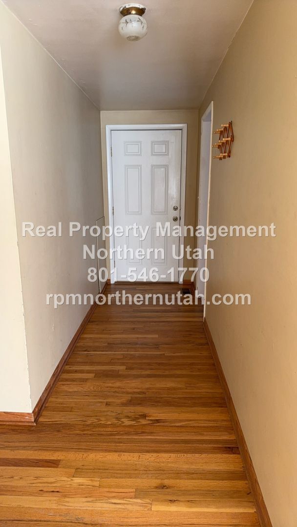 Building Photo - 5 Bedroom 2 Bath Home In Kaysville Available!