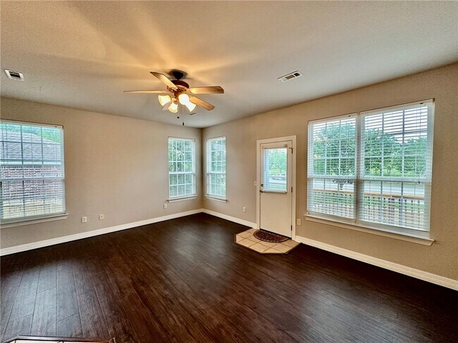 Building Photo - 2846 Eaglecrest Cir