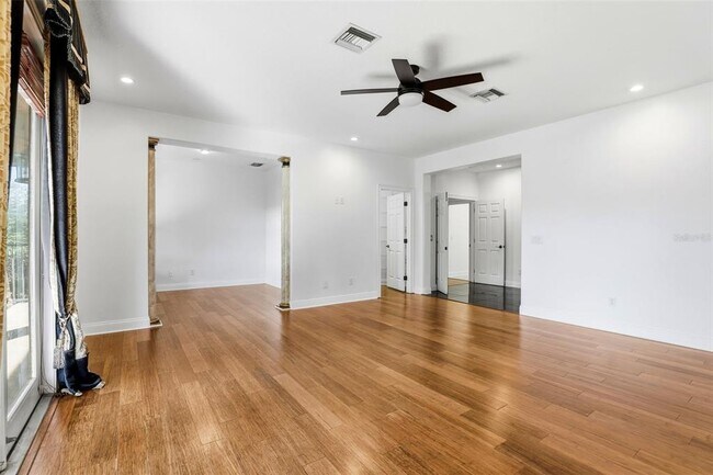 Building Photo - 93 Braelock Dr