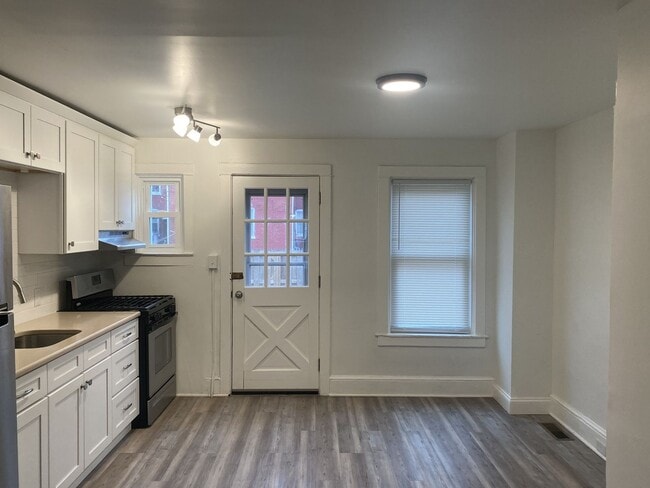 Building Photo - Cozy 2 Bedroom Home with Central Air!